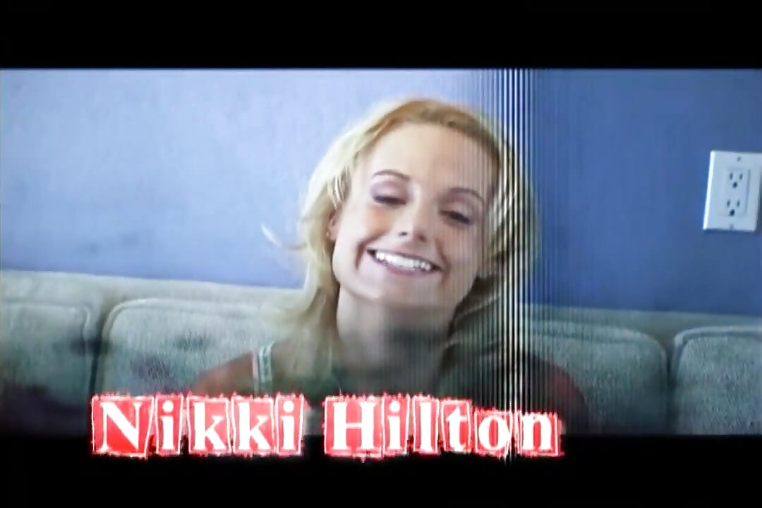 La petite Nikki Hilton dans un trio
