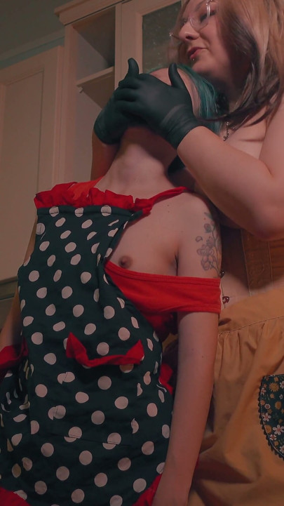 Kitchen Domination Hand Over Mouth - Stepmom Lifts Tiny Stepdaughter After Using Her