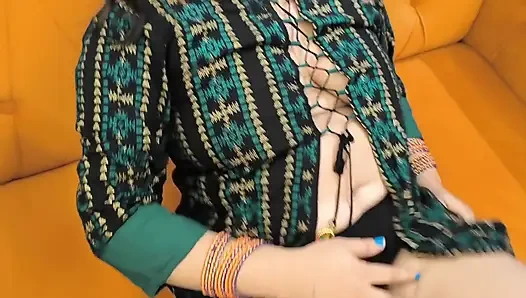 Пуджа девушки дези и детка