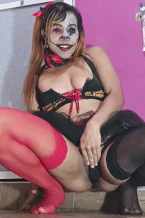 Clow Sexy Baby Girl Nd Horny Ride Dildo Very Deep Nd Squirt Drink All 4u Dadd
