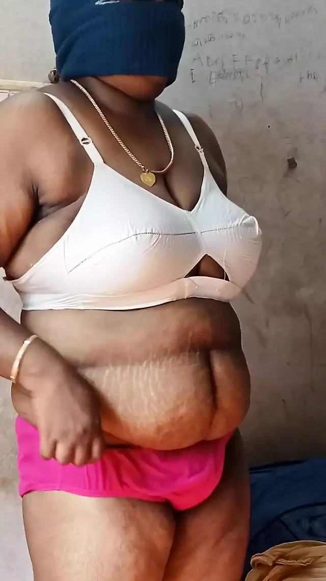 Indian Lady Bedroom Finger Massage Performance 1