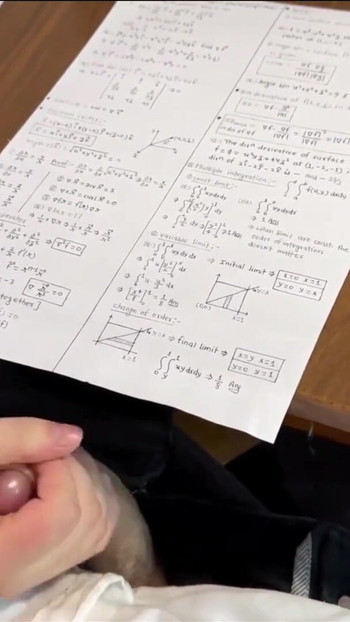 تلميذة بزازها كبيرة تقوم بعمل يدوي لزميل تحت الطاولة في فصل الرياضيات | مقطع 1