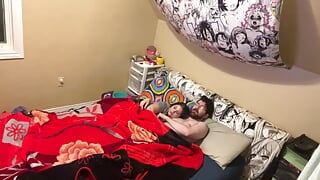 Man pundar fru fitta innan sängen