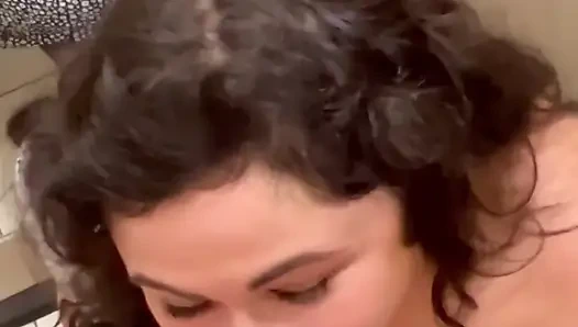 Soyunma odasında sikişiyor!