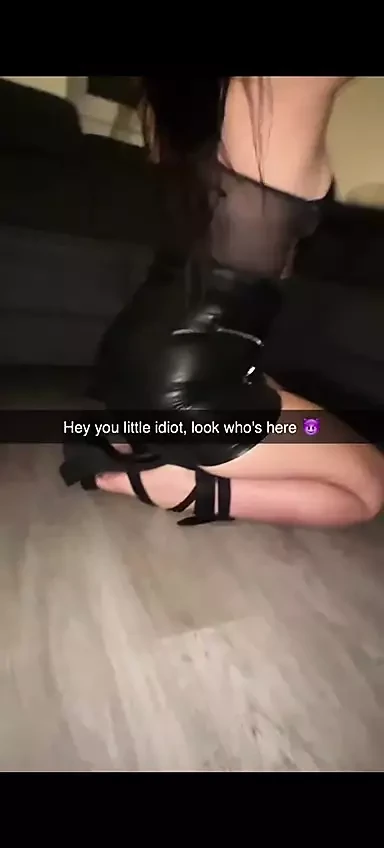 The naughty 18-year-old girlfriend cheats on her partner with a classmate and sends it to him on Snapchat