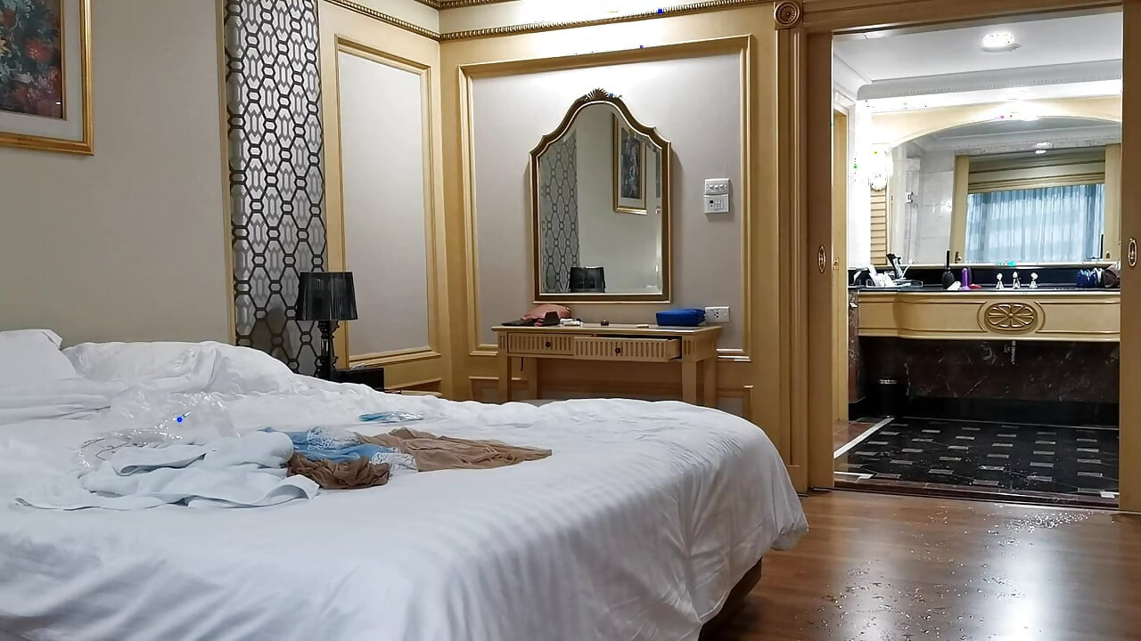 Sissy Slut Michelle Morning Wake-up in Bangkok Hotel and Web Show