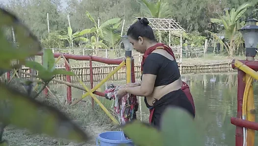 Indian Bhabi Ka Pani Mai Thukai Hot Indian Porn Video