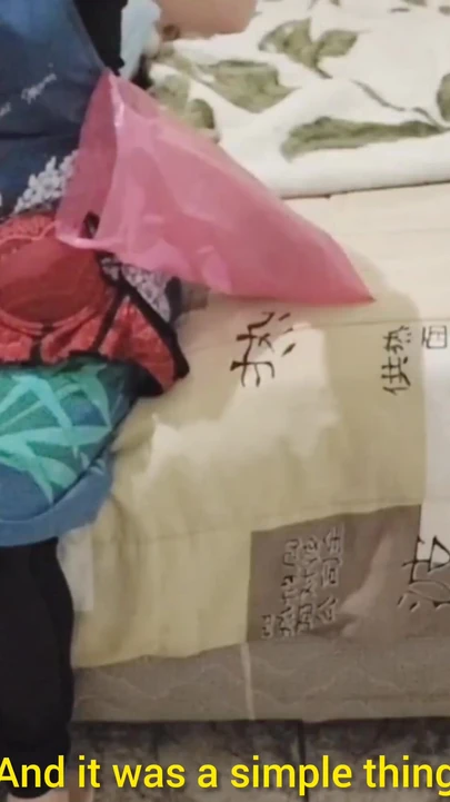 Momento deslumbrante de "chefe dá sua cueca à empregada como presente, e a assiste experimentar"