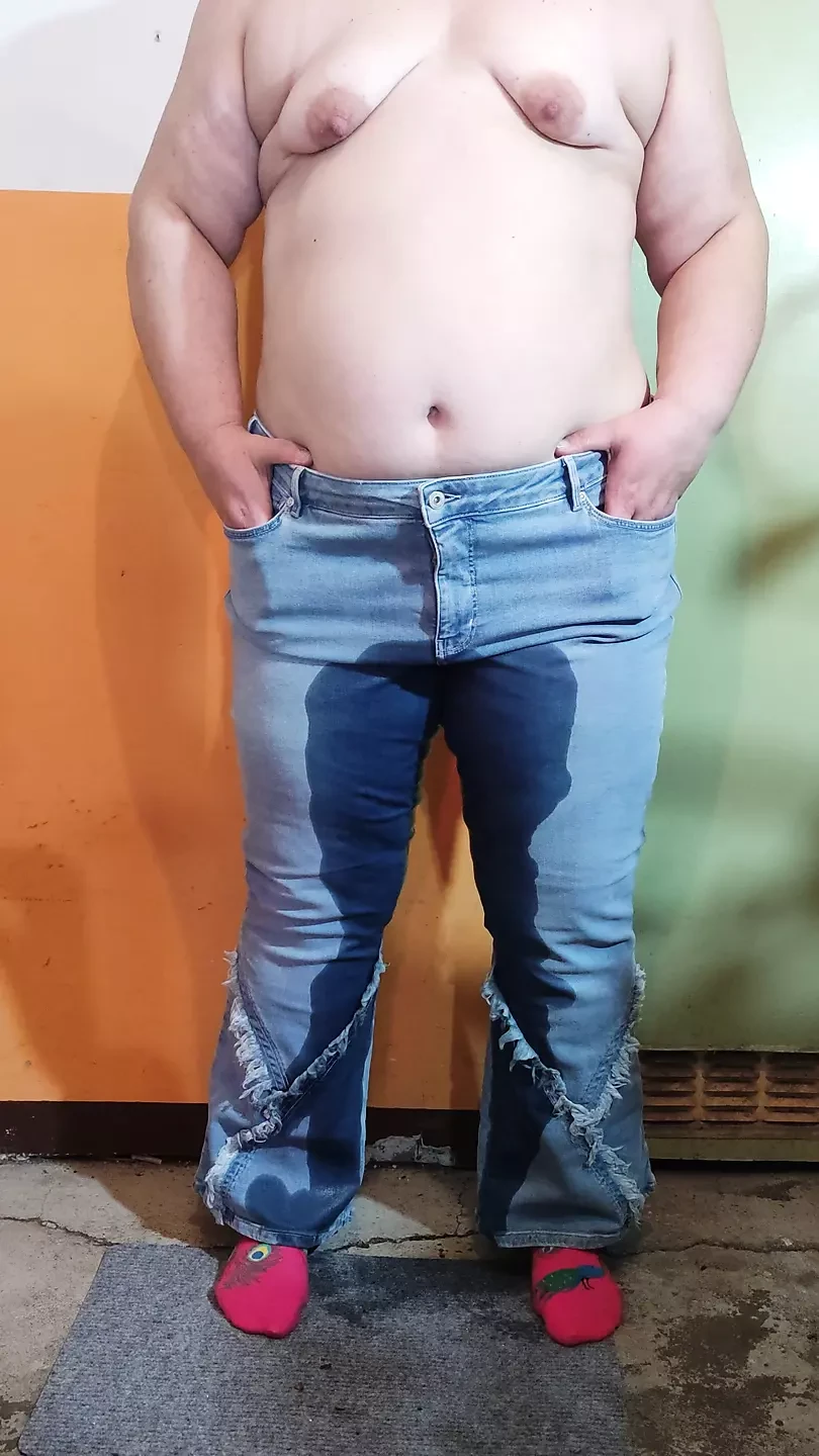 Desperate bbw MILF locked in the basement pees in blue jeans