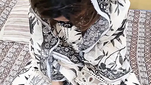 Desi Indian Chachi Batija - Hindi Audio