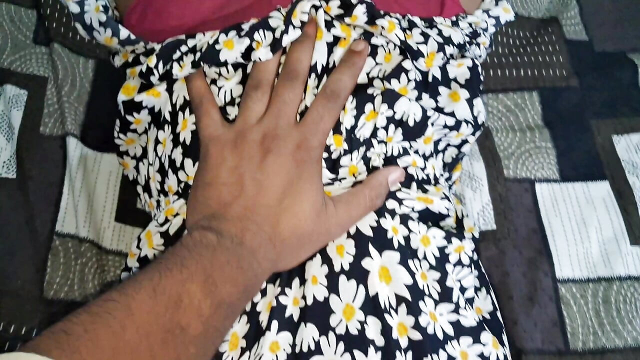 El mejor amigo del marido me folla y me llenó el coño afeitado