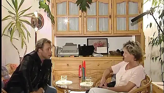 Tante seksi dengan memek bejat lagi asik muasin memeknya pakai dildo ukuran XL