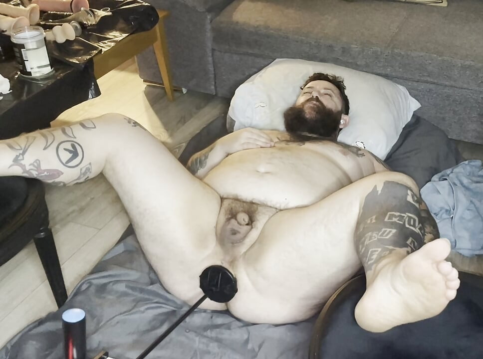 Fuck machine fucks my big ass in missionary big orgasm