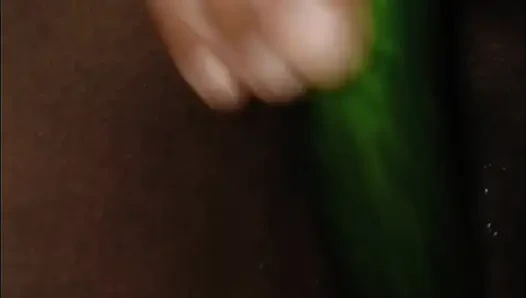 Ibu tiri ngentot dildonya yang bisa dimakan