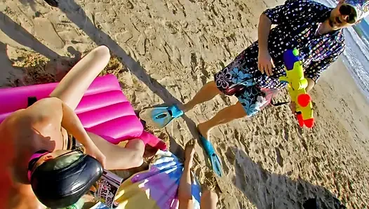Dreier am strand mit verrücktheit blowjob