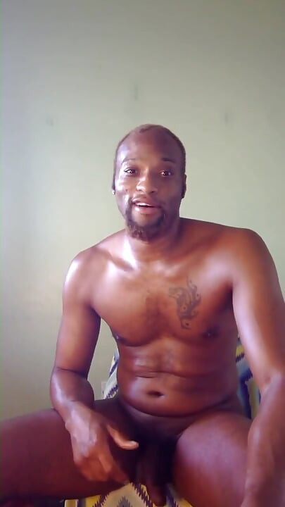 Kennie Jai Gets Ready for the Beach