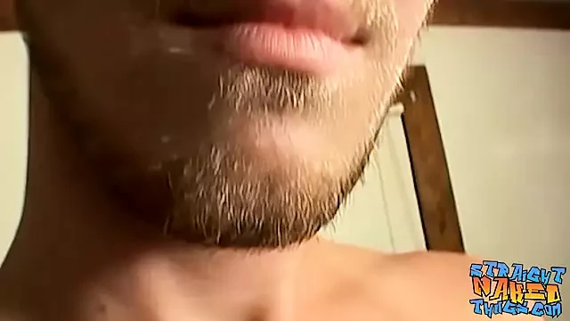 Il cattivo etero Potter accarezza il suo grosso cazzo e jizzes