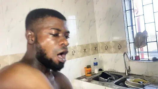 Meine ex kommt zu mir nach hause und fickt mich in der küche