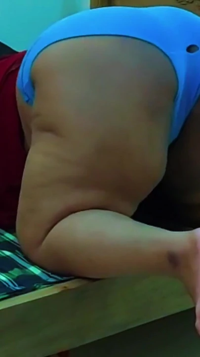 "सौतेली मम्मी और सौतेला बेटा पहली बार कंडोम के बिना सेक्स का परीक्षण करते हैं और वे गर्भवती होने की कोशिश करते हैं"
