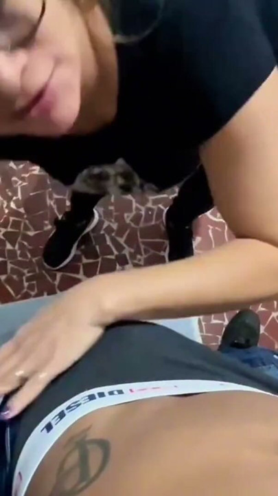 EN.2 I forgot the house key and the neighbor called me to wait at her house look what happened in the time I was there.. | Clip 1