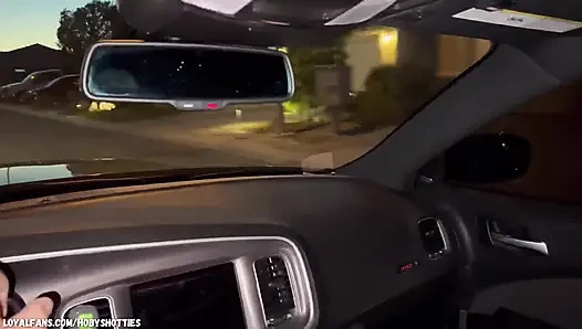 Ateşli sokak yayası eve gitmek için yarak emiyor