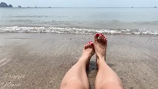 Feet Play on the Seaside