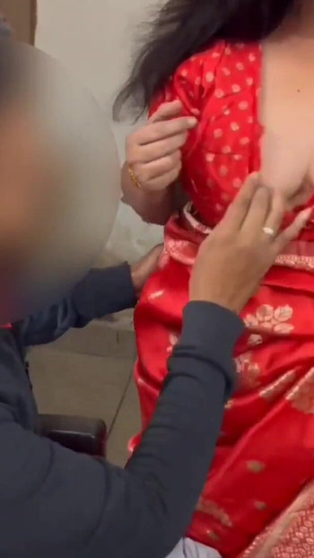 Desi Bhabhi γαμήθηκε από ράφτη στο Shop.Very ζεστό και καθαρό ήχο | Κλιπ 1