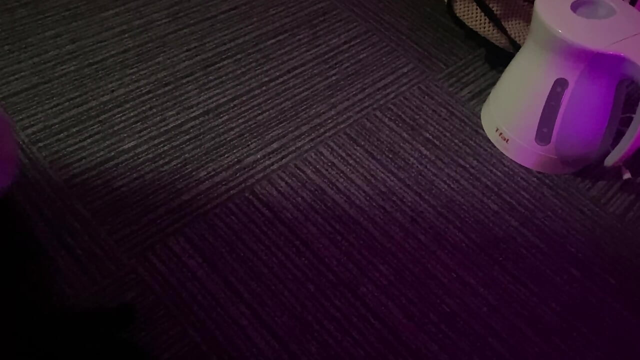 Einer verheirateten frau helfen, mit einem dildo zu masturbieren