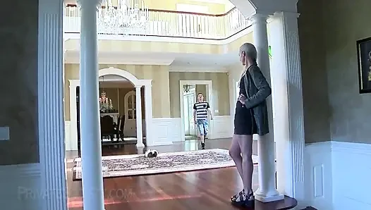 Leila suka jadi pelacur rahasia