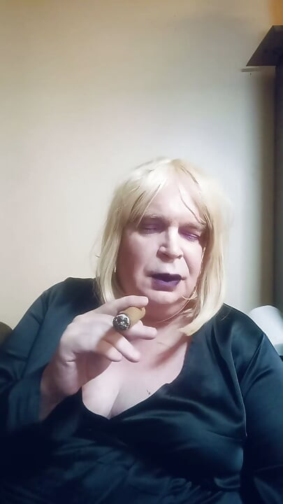 Parte 3 - TV BBW hablando de sus muchos años en el mundo del BDSM y el Kink