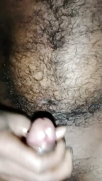 Ek Desi ladka hasthmathun karta hua apna kala lund ko hilakar maza leta huva