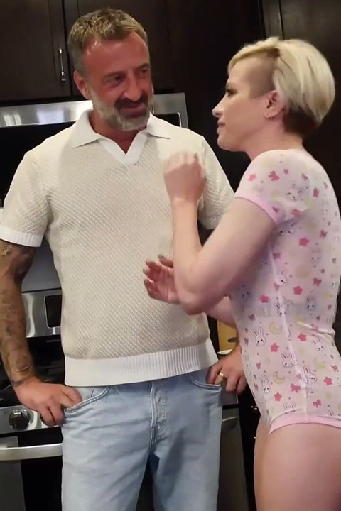 Sophia Meets Stepmom's New Man!