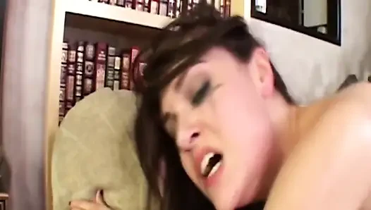 Dia menginginkannya lebih keras dan lebih keras