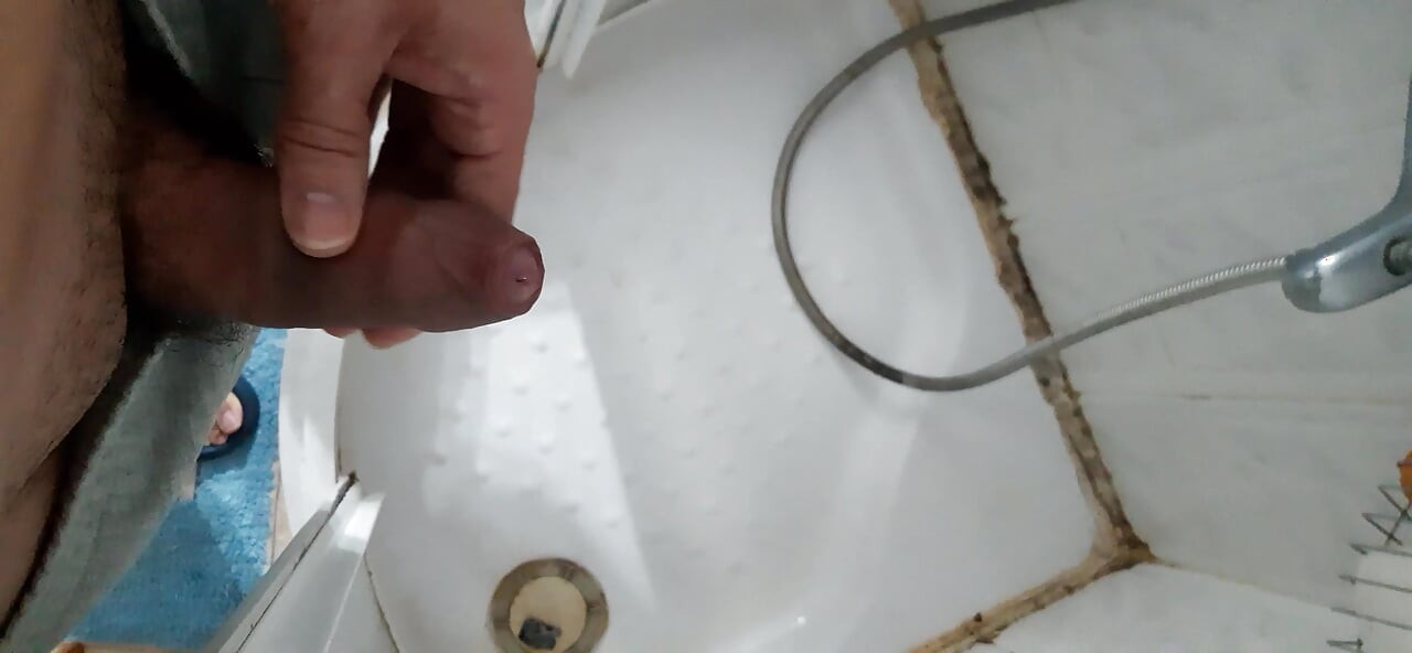 Brzo pišanje pod tušem