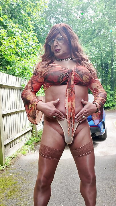 Crossdresser kellycd2022 masturbating in sexy thong stockings and heels