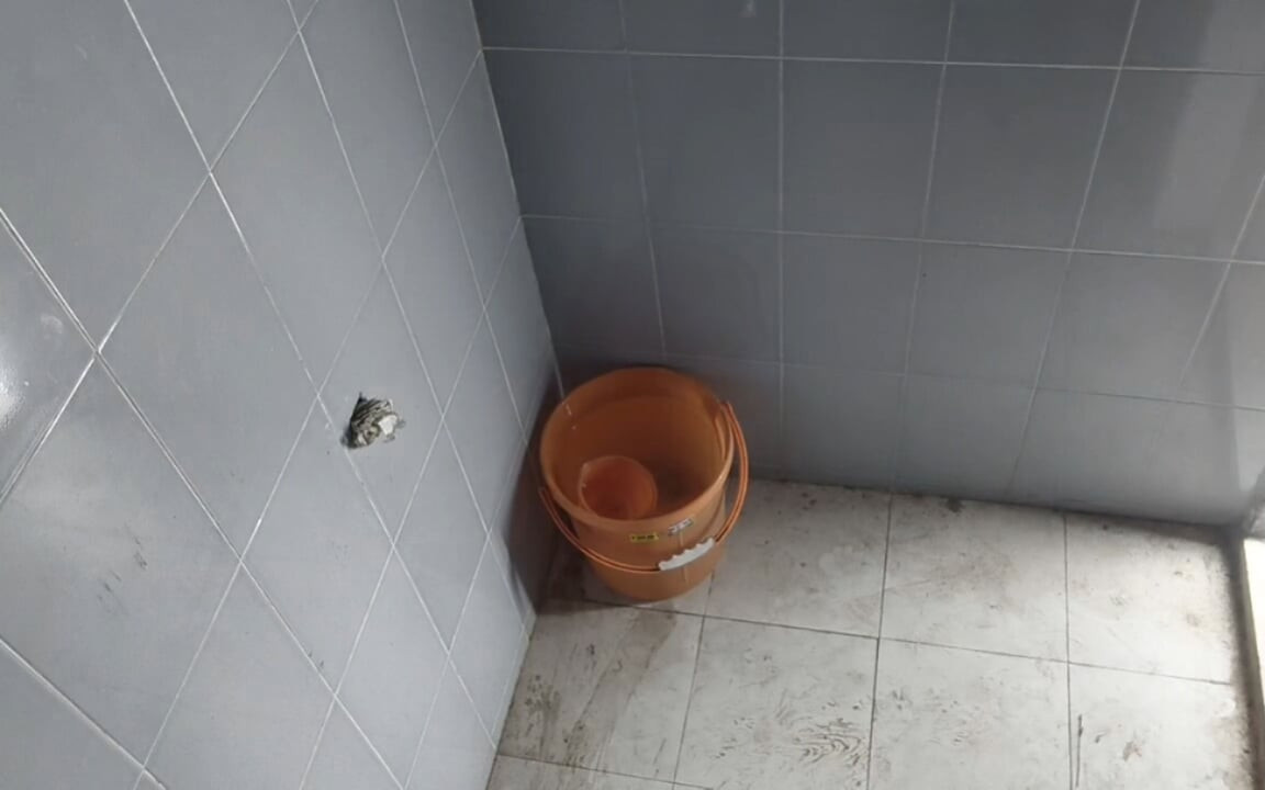 Party 2 macecha před odchodem do vesnice se koupe s nevlastním synem
