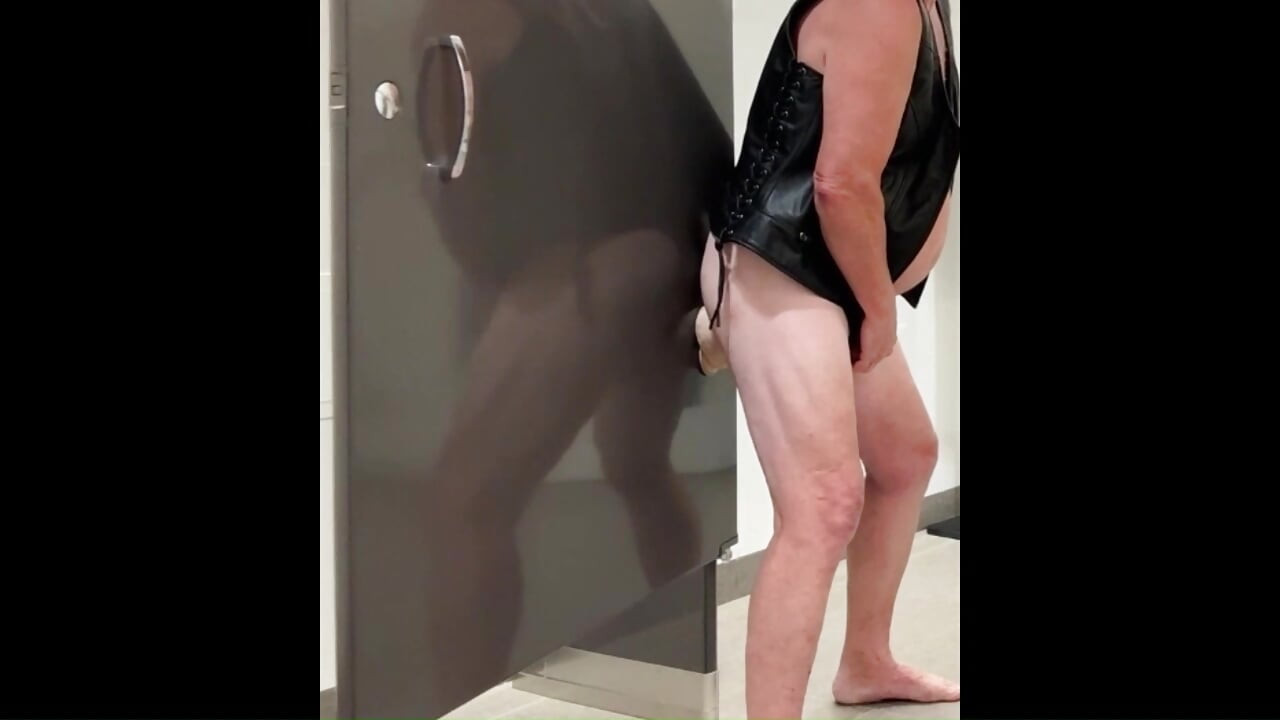 Mitchibitionist playing at 240 Duncan Mill office toilet