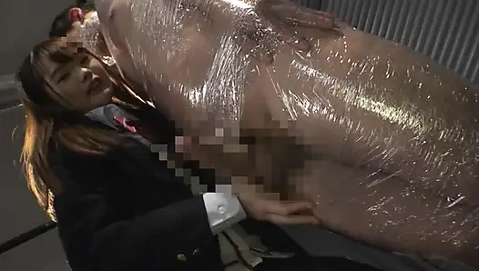 Üvey annemin yetişkin üvey kızının çekici varlığı tarafından yakalandı