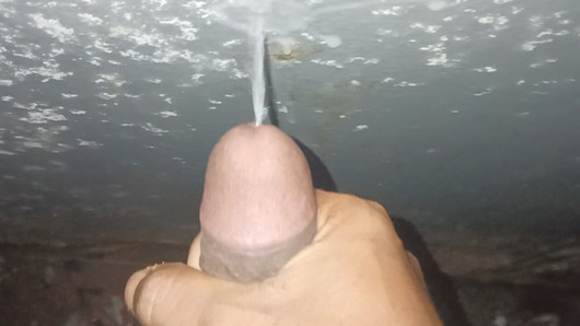 Desi boy masturbation im badezimmer