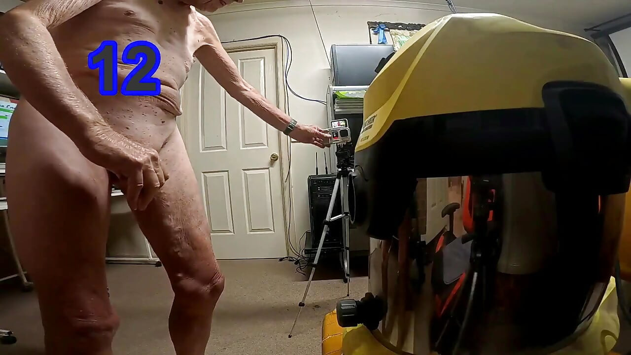 أنا أستمتع بالمكنسة الكهربائية