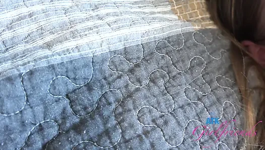 Zoey pengen dicrot di dalam sama kontol ayah