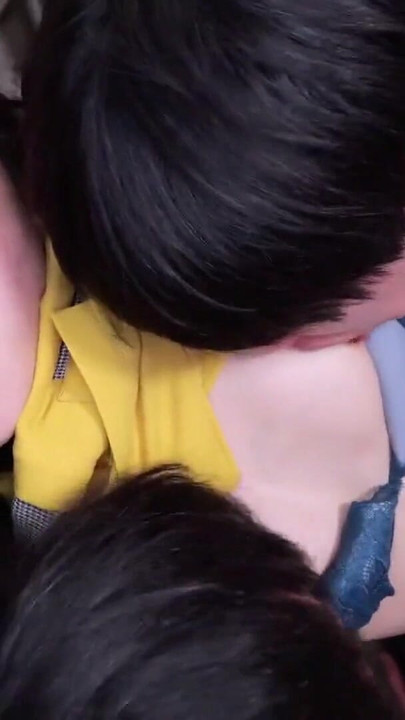 Part 1 The Married Woman Part Who Messes Up The Bar Is Always On The Verge And Is On The Verge Of Fire! Just then, a big mess of a large number of condom orders! ? The married woman part-timer, who has no more left, struggles to sell out the condom! | Clip 1