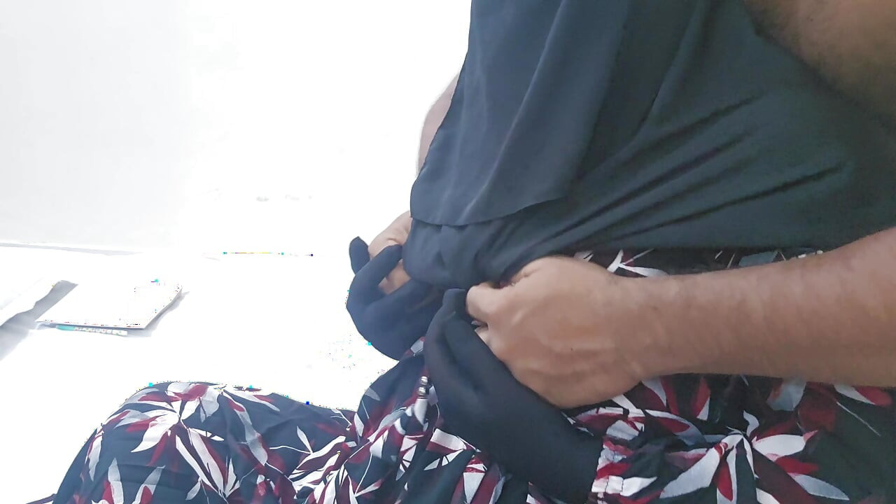 教師とセックスするバイラル動画