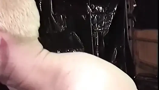 Reife MILf wird beim schwanzlutschen hart gefingert
