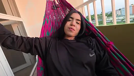 Kami di tempat ginjal di balkon rumah kami