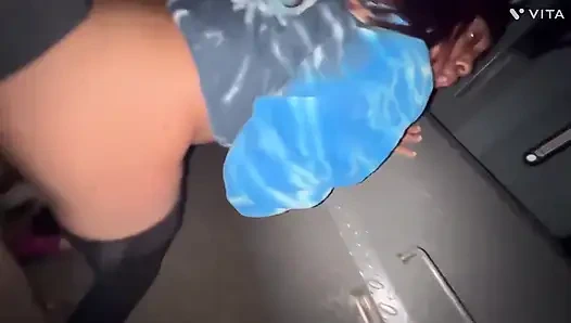 Papi fickt mich am straßenrand, er kann mich überall benutzen, lol