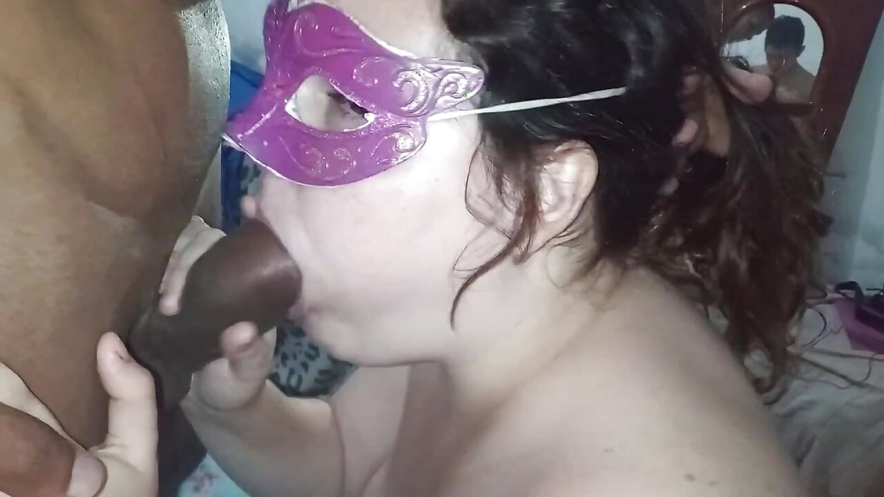 Maravillosa bbc con mujer casada humillando a su marido con el enorme tamaño de la polla de su amiga