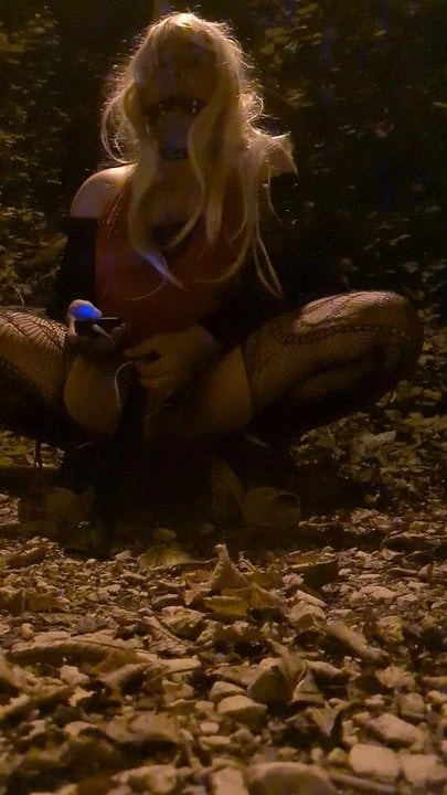 Slut outdoor with e stim