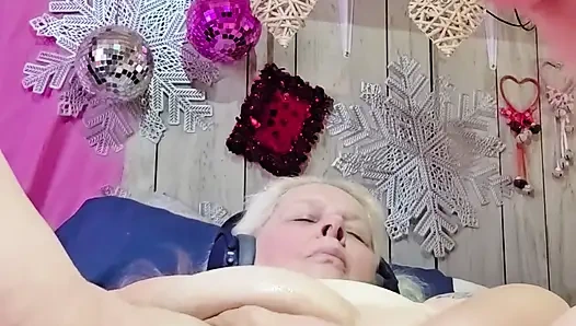 Когда он жестко и в одиночестве секс-кукла Дэвис он может использовать и кончает в ее толстую Caboose!!