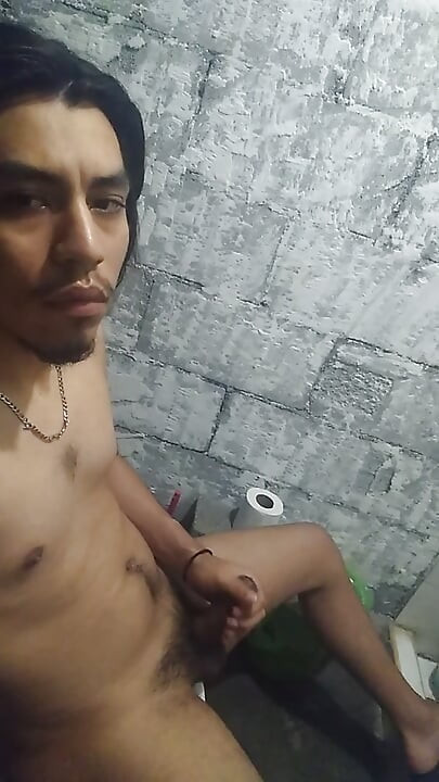 Bărbați goi la duș